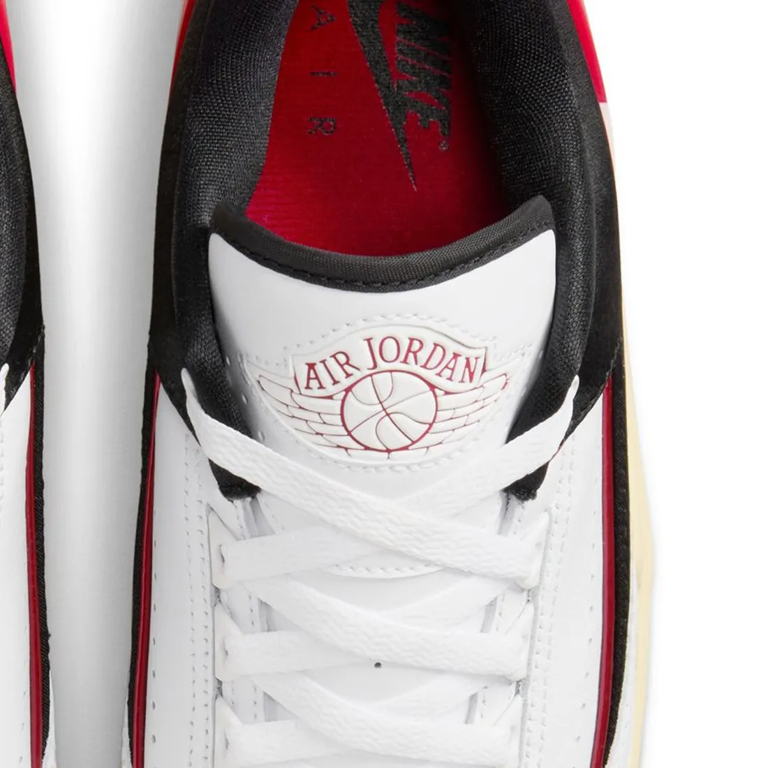 Air Jordan 2 RETRO LOW Women (white / university red-black-coconut milk)