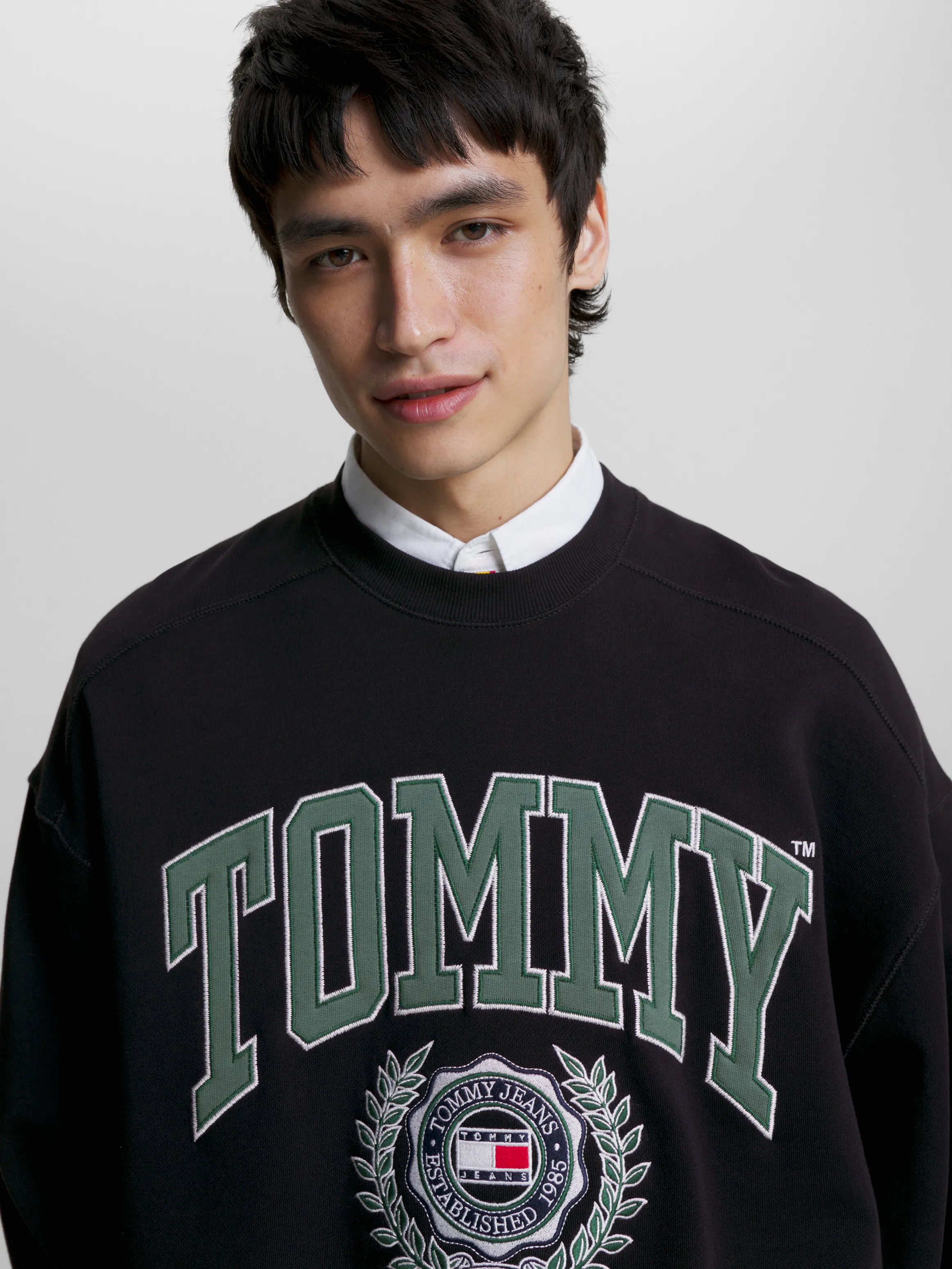 College Boxy Fit Logo Sweatshirt | Sweatshirts & Hoodies | Tommy Jeans