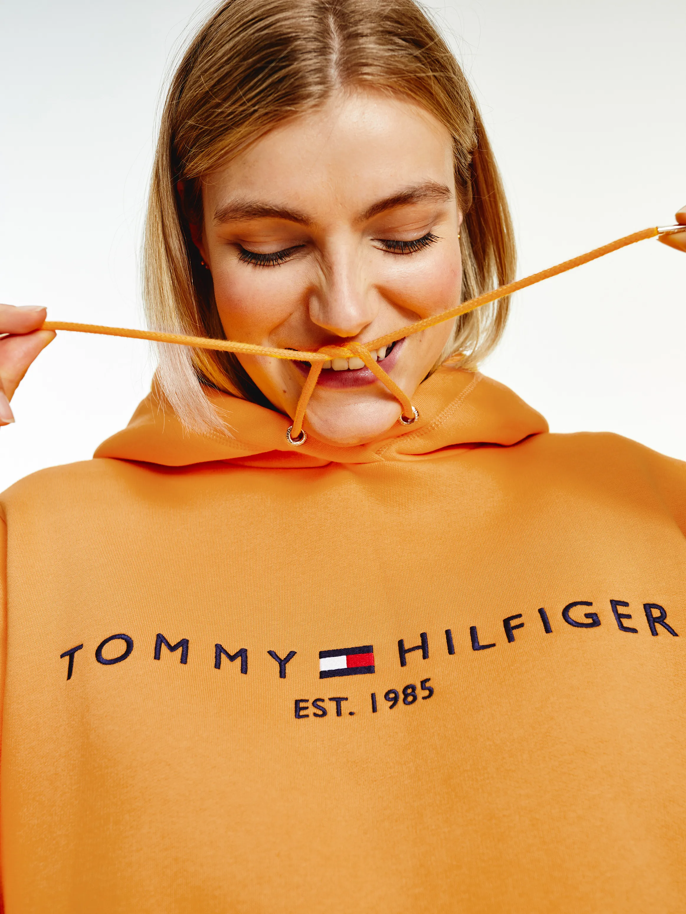 Essential Curve Logo Hoodie  | Sweatshirts & Hoodies |  Tommy Hilfiger