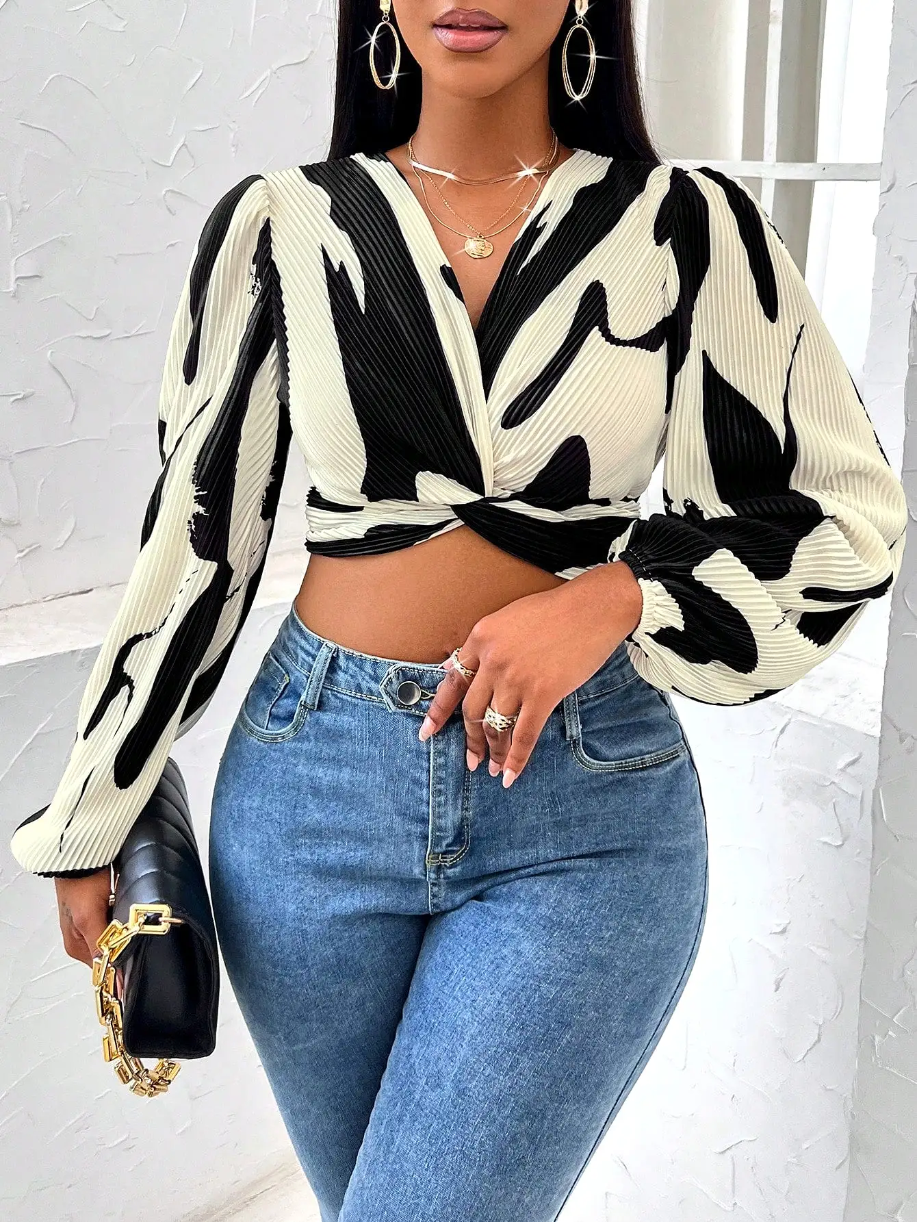 Graphic Print Twist Front Crop Blouse