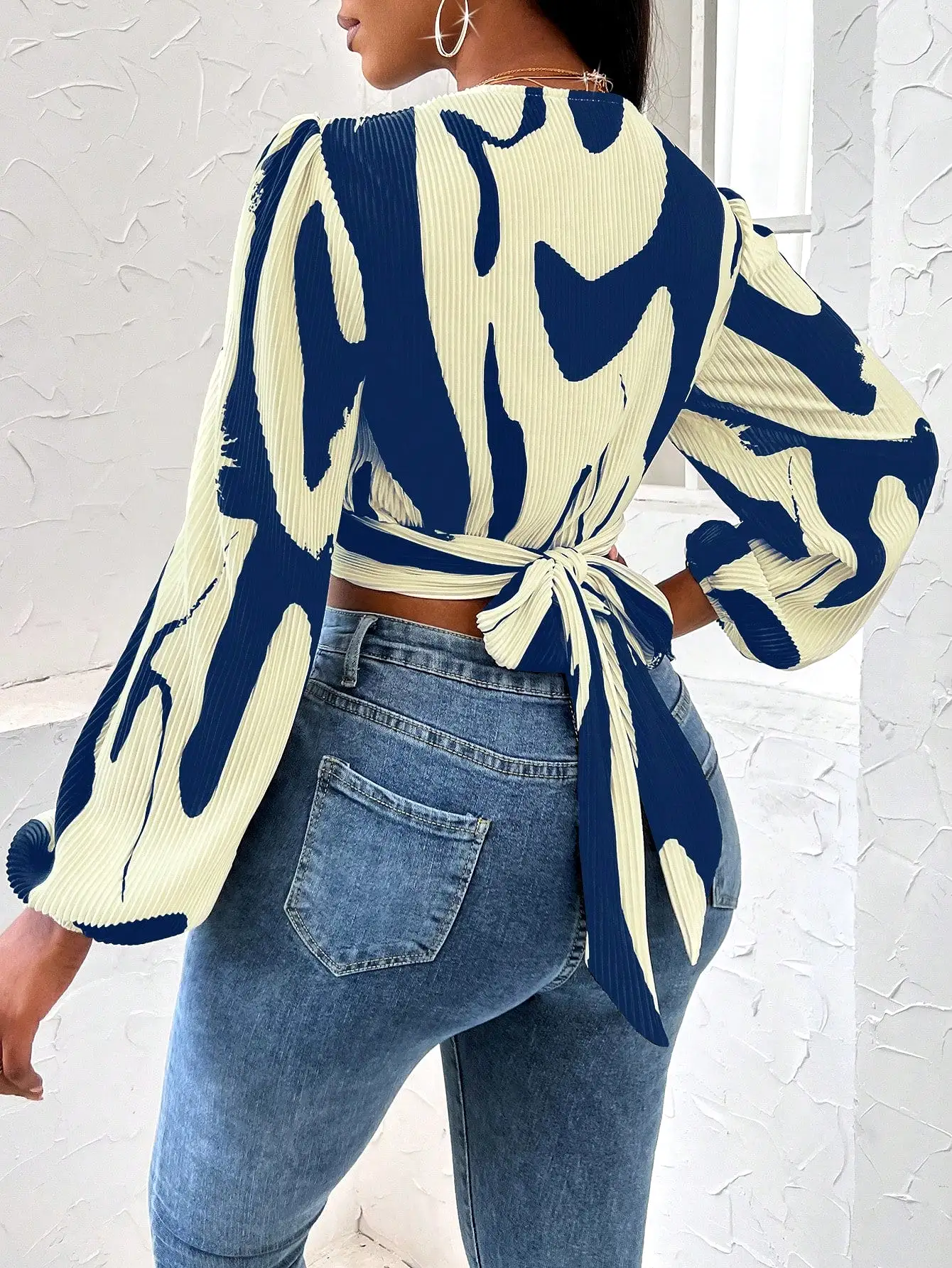 Graphic Print Twist Front Crop Blouse