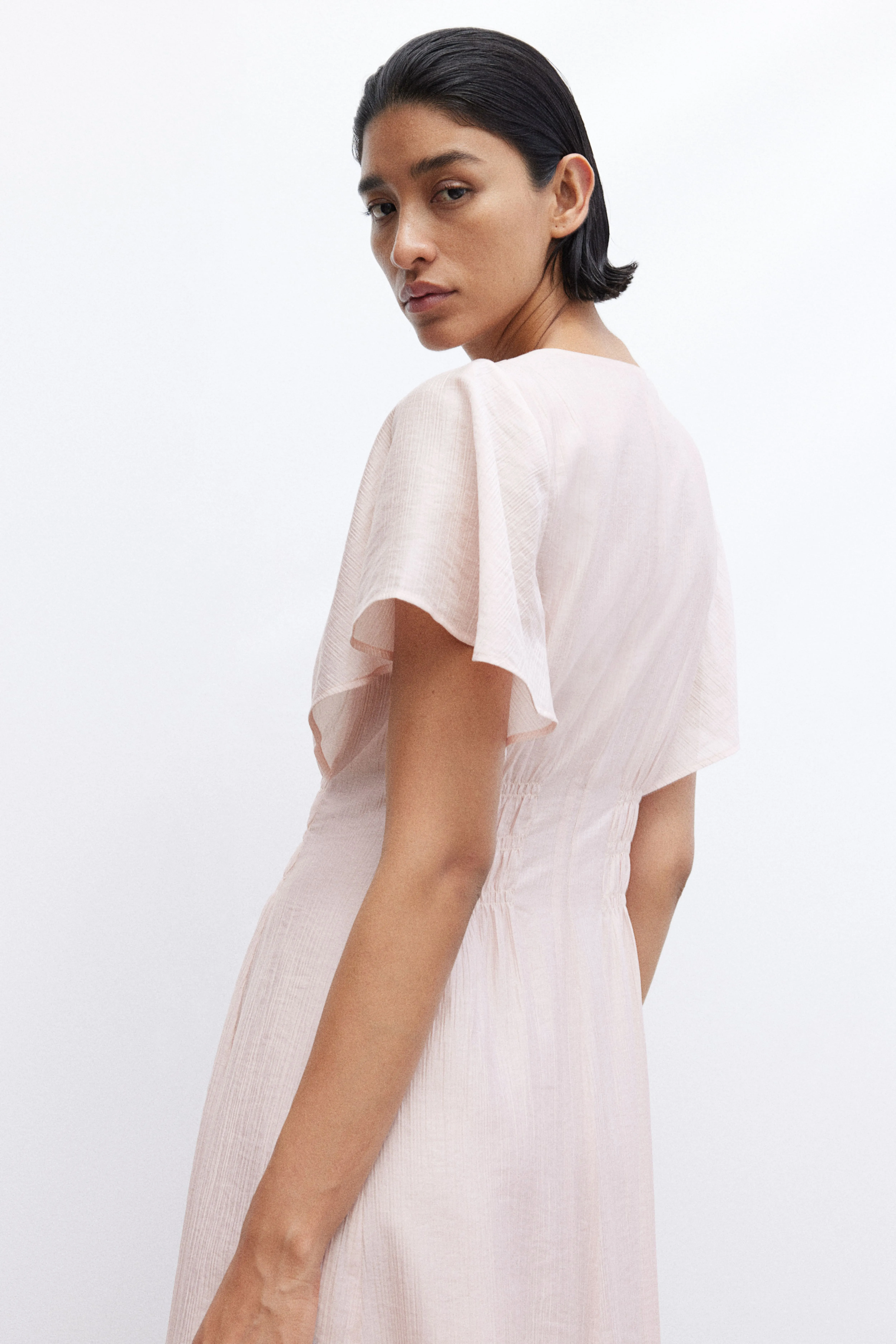 Long smock-waisted dress - Round neck - Short sleeve - Light pink - Ladies | H&M GB