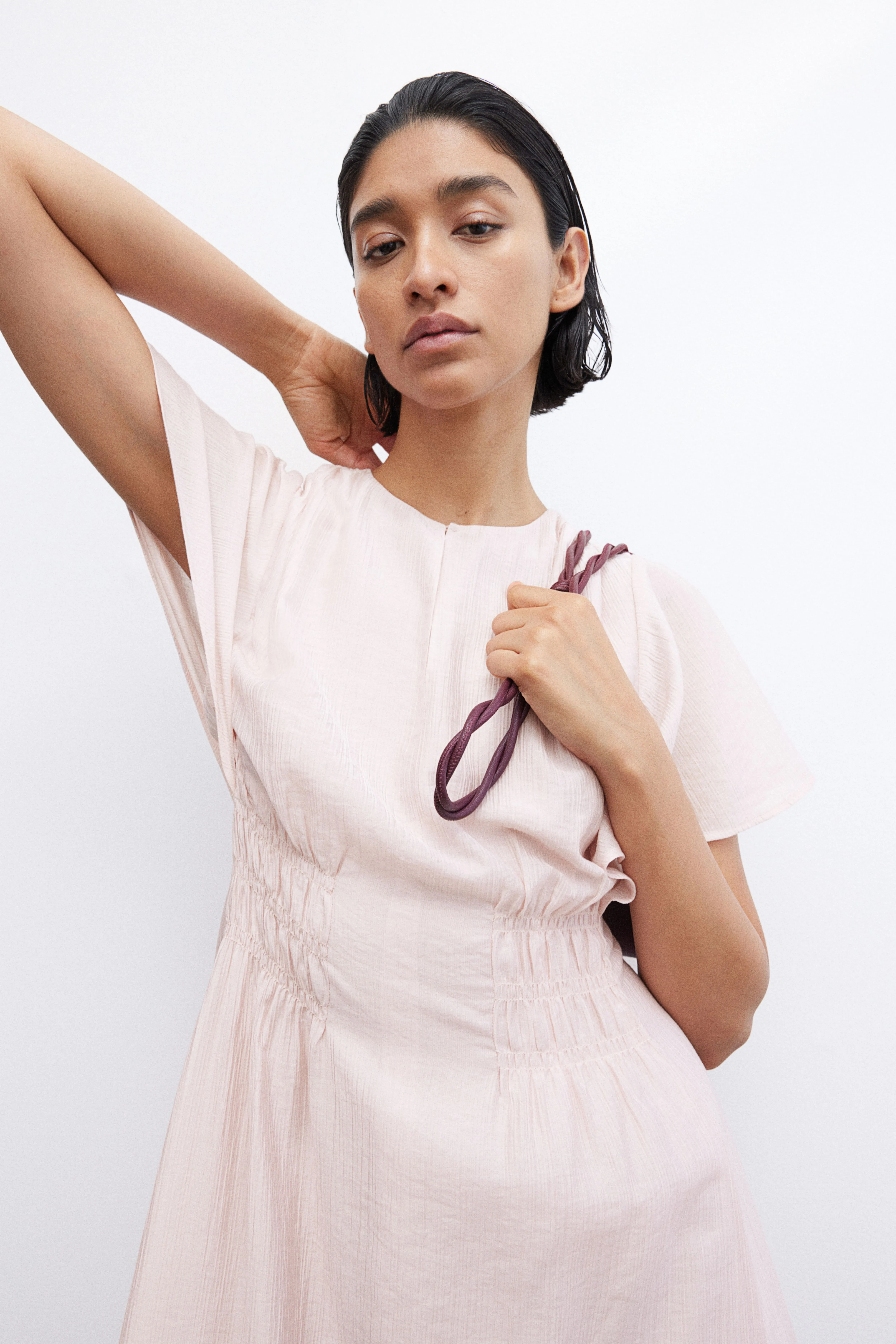 Long smock-waisted dress - Round neck - Short sleeve - Light pink - Ladies | H&M GB