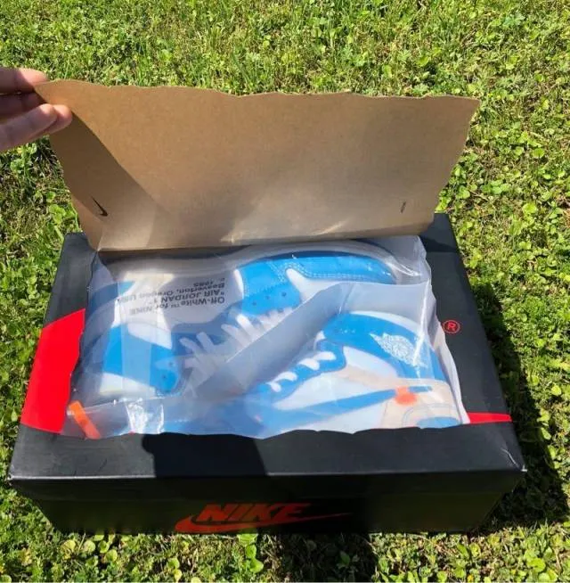 OFF-WHITE x Air Jordan 1 Powder Blue